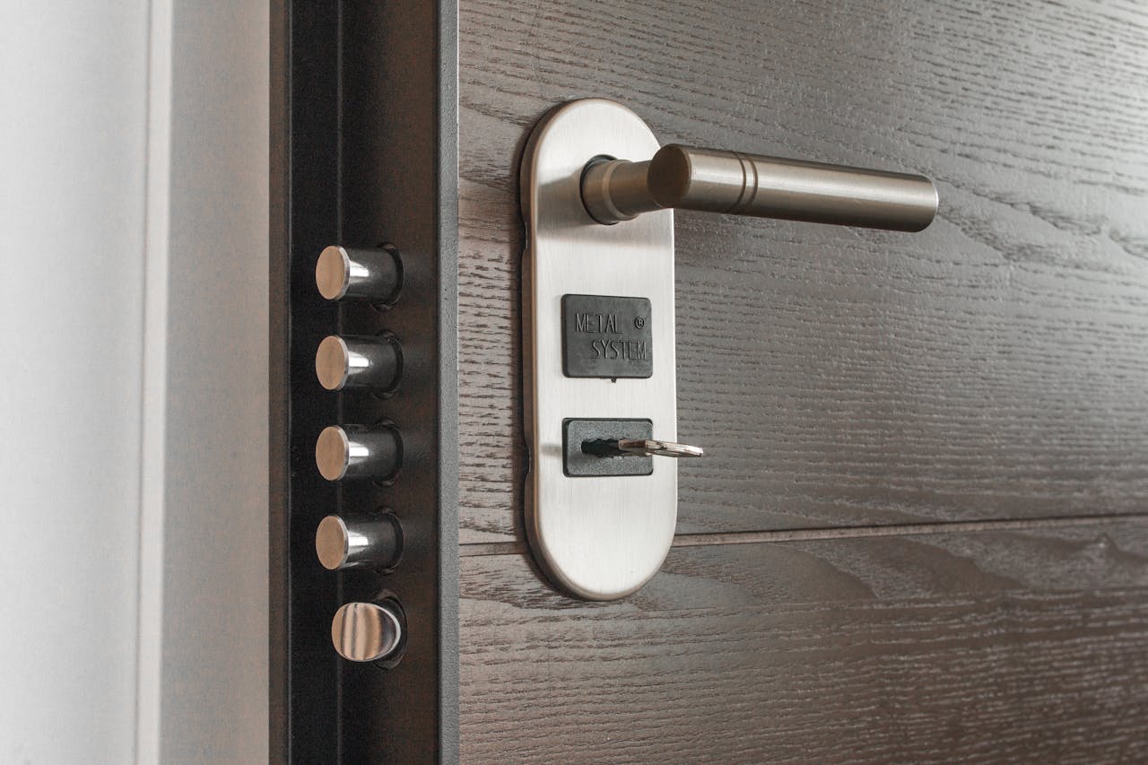 no monthly fee home security system with smart door lock